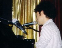 Peter Salett performing